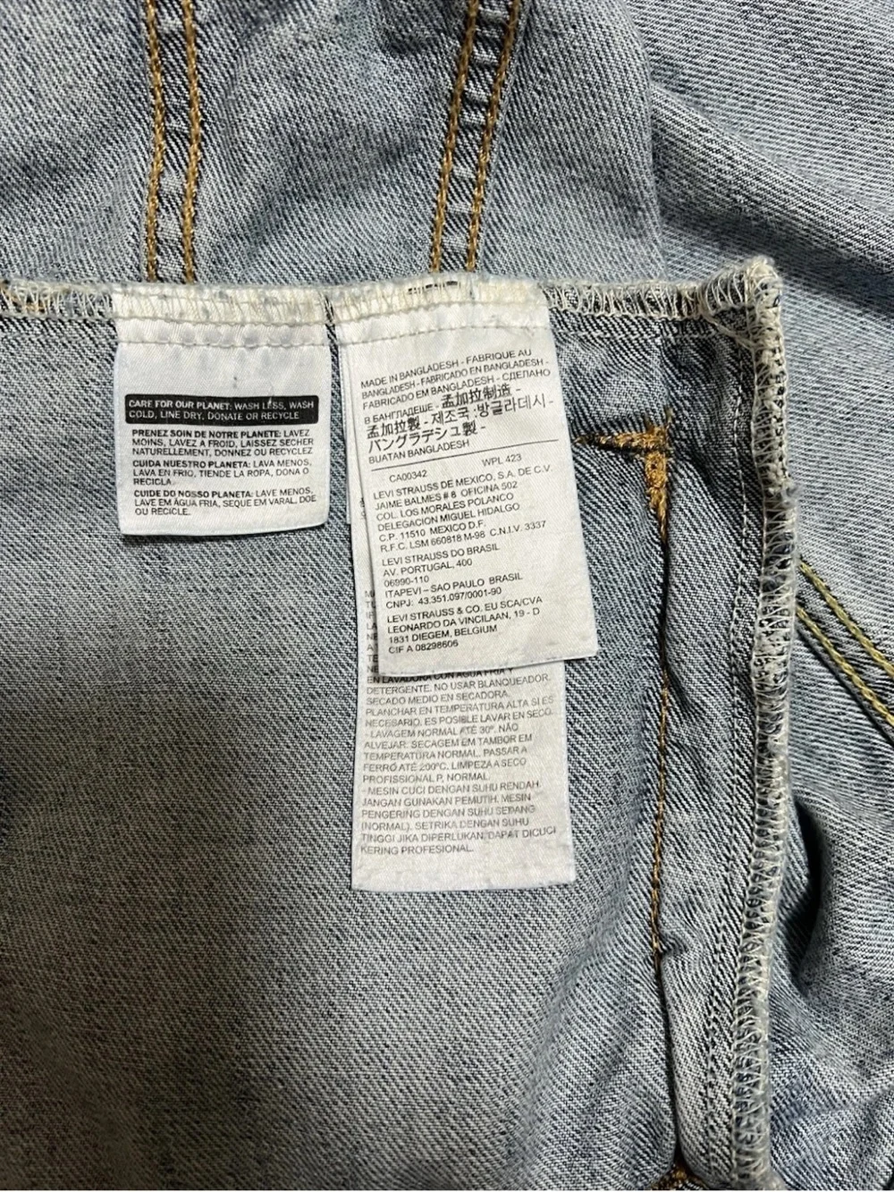 Levi's 72334-0139 Men's Medium Denim Trucker Jacket Faded Distressed Blue Jean M